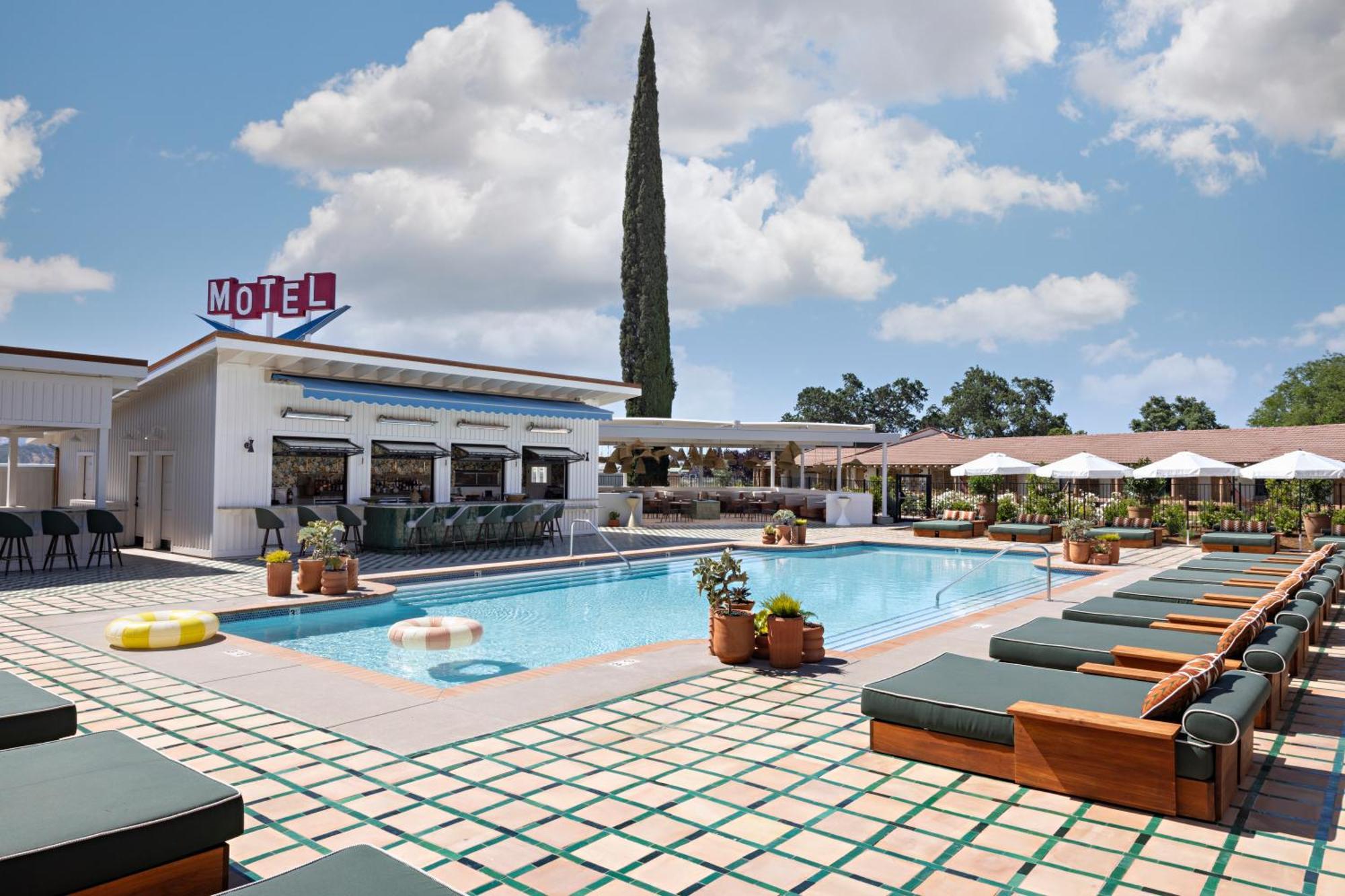 River Lodge Paso - 21 & Over Pool 佩索罗伯斯 外观 照片