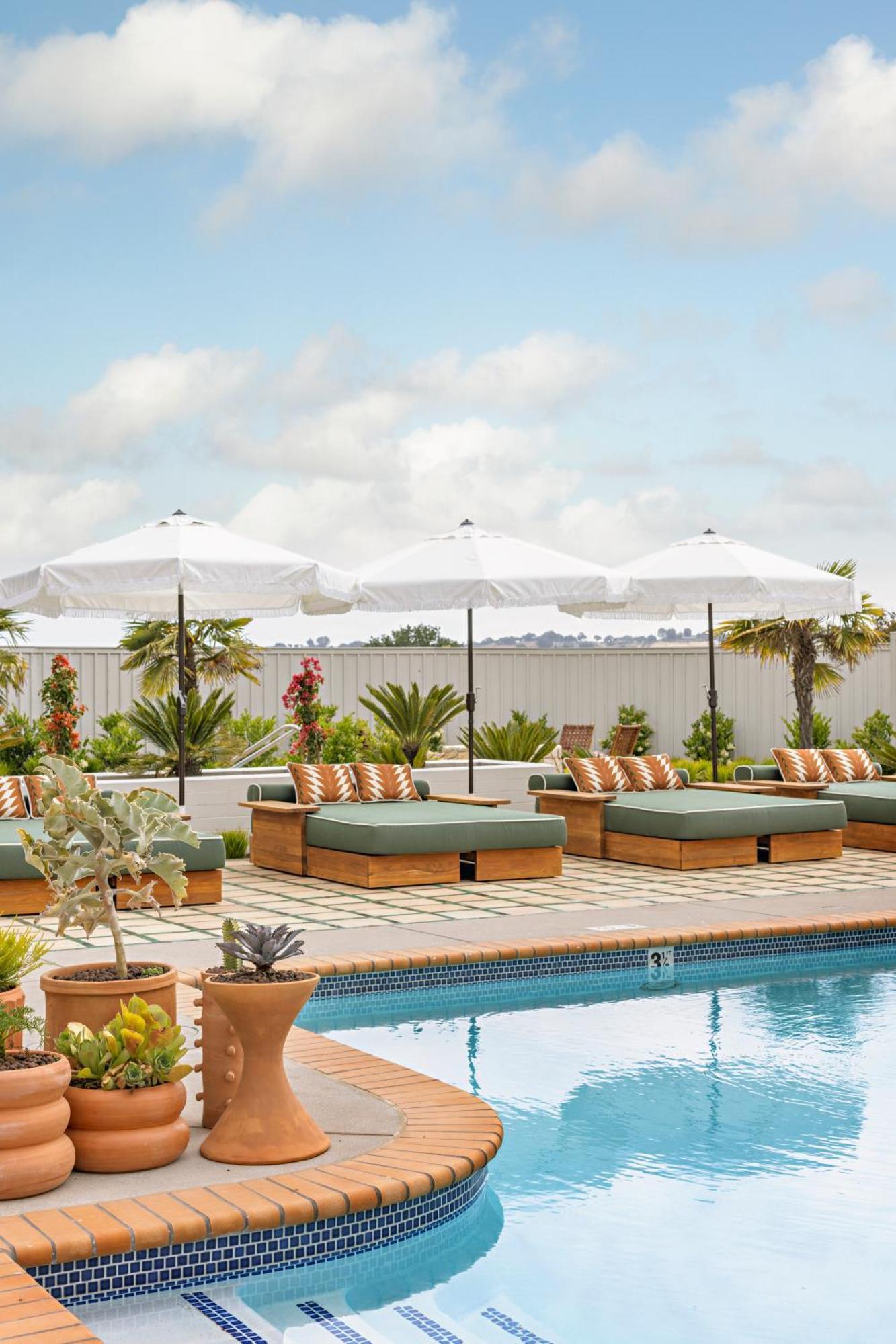 River Lodge Paso - 21 & Over Pool 佩索罗伯斯 外观 照片